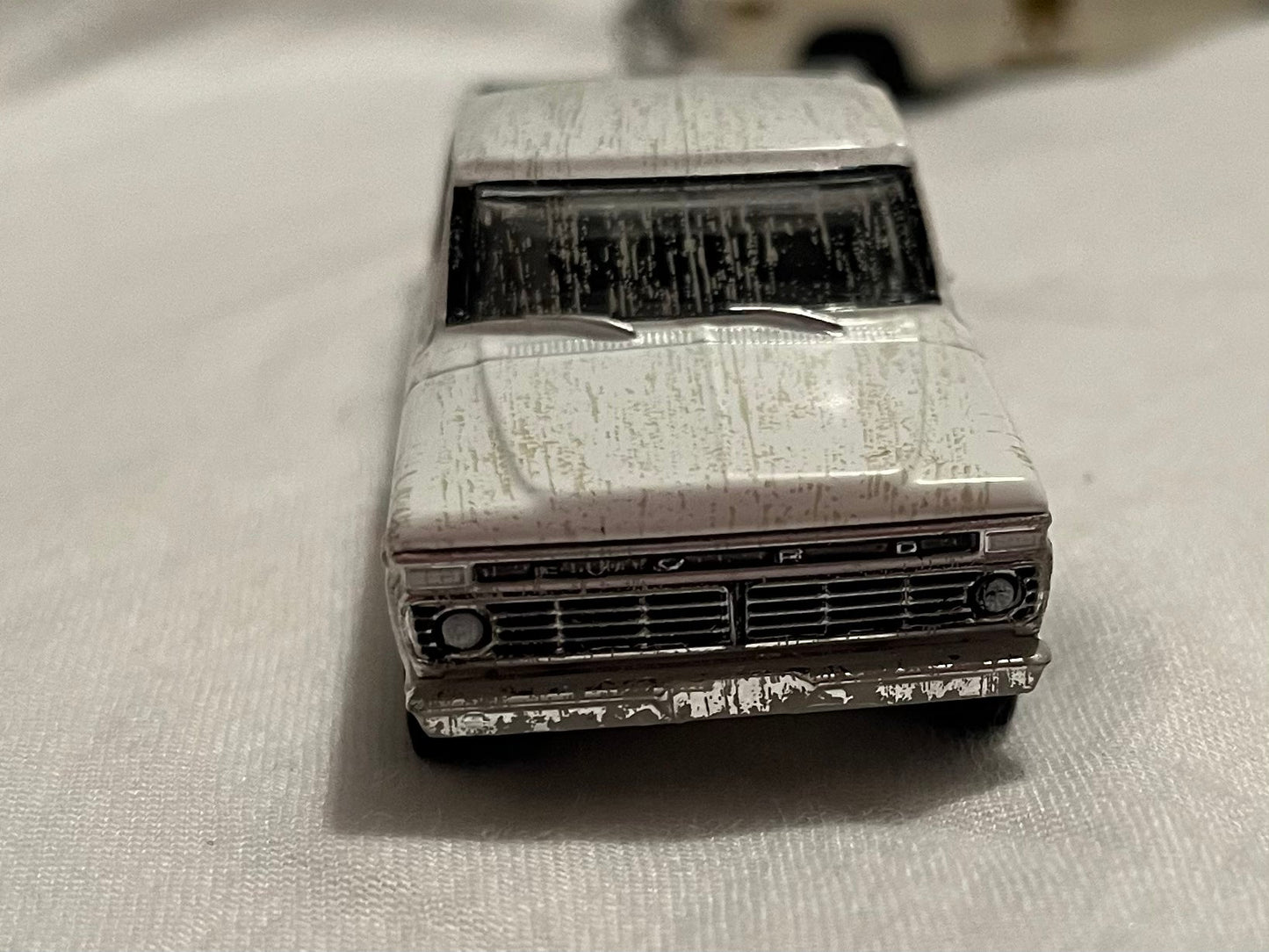 1:64 1973 Ford F-100 White Weathered (Hobby Exclusive) PREORDER Aug