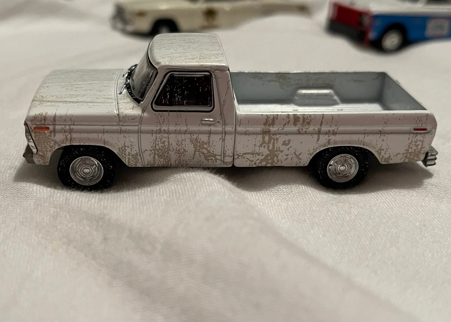 1:64 1973 Ford F-100 White Weathered (Hobby Exclusive) PREORDER Aug