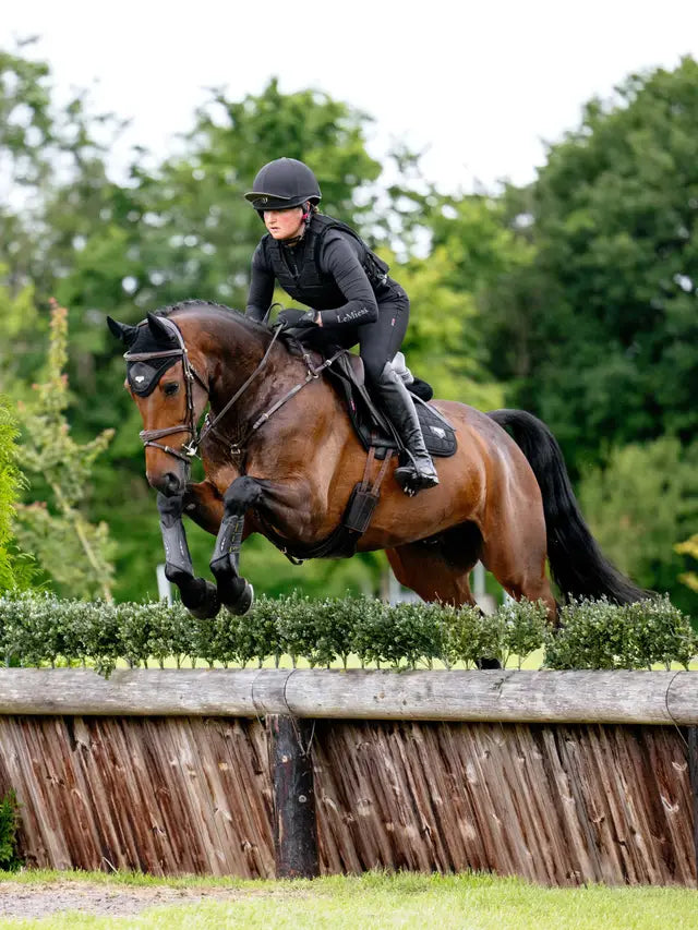 LeMieux Loire Classic Close Contact Square