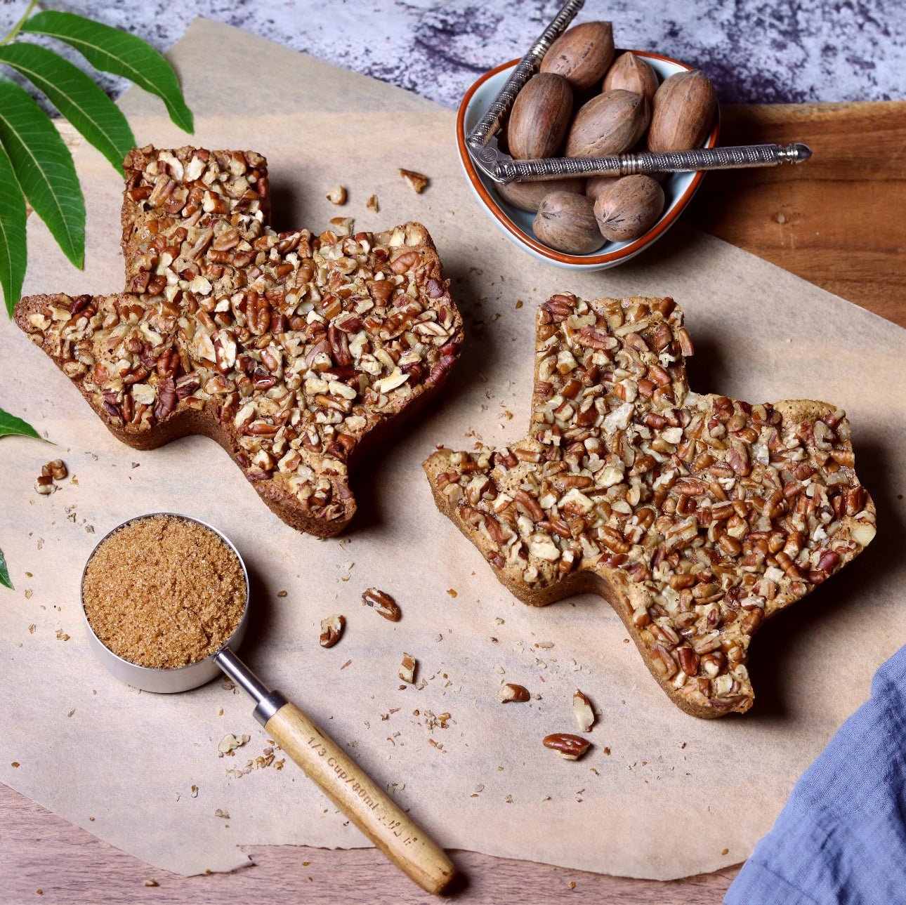 Medium Texas Pecan Cake 2-Pack | Serves 10-12