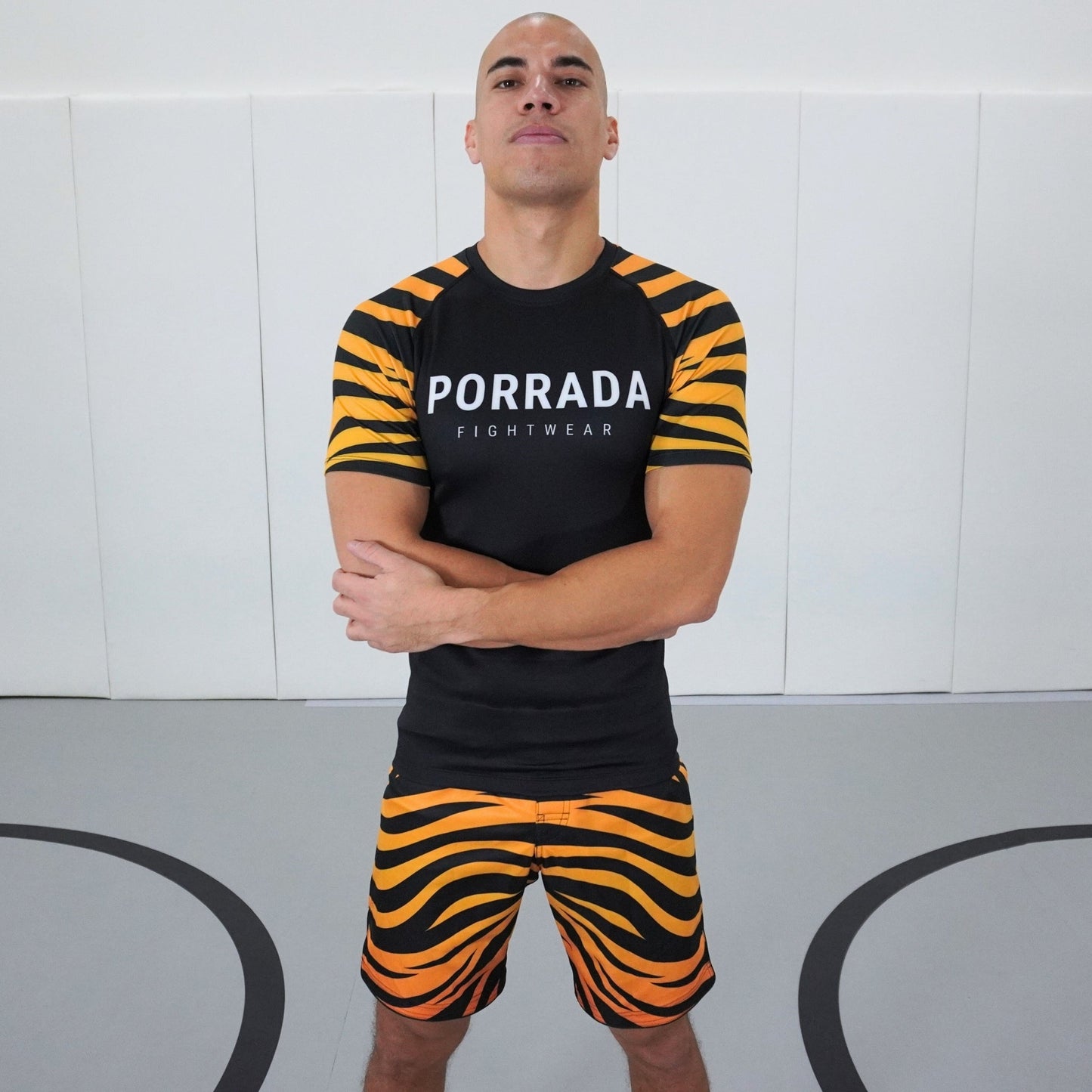 TIGER SHORT SLEEVE RASH GUARD