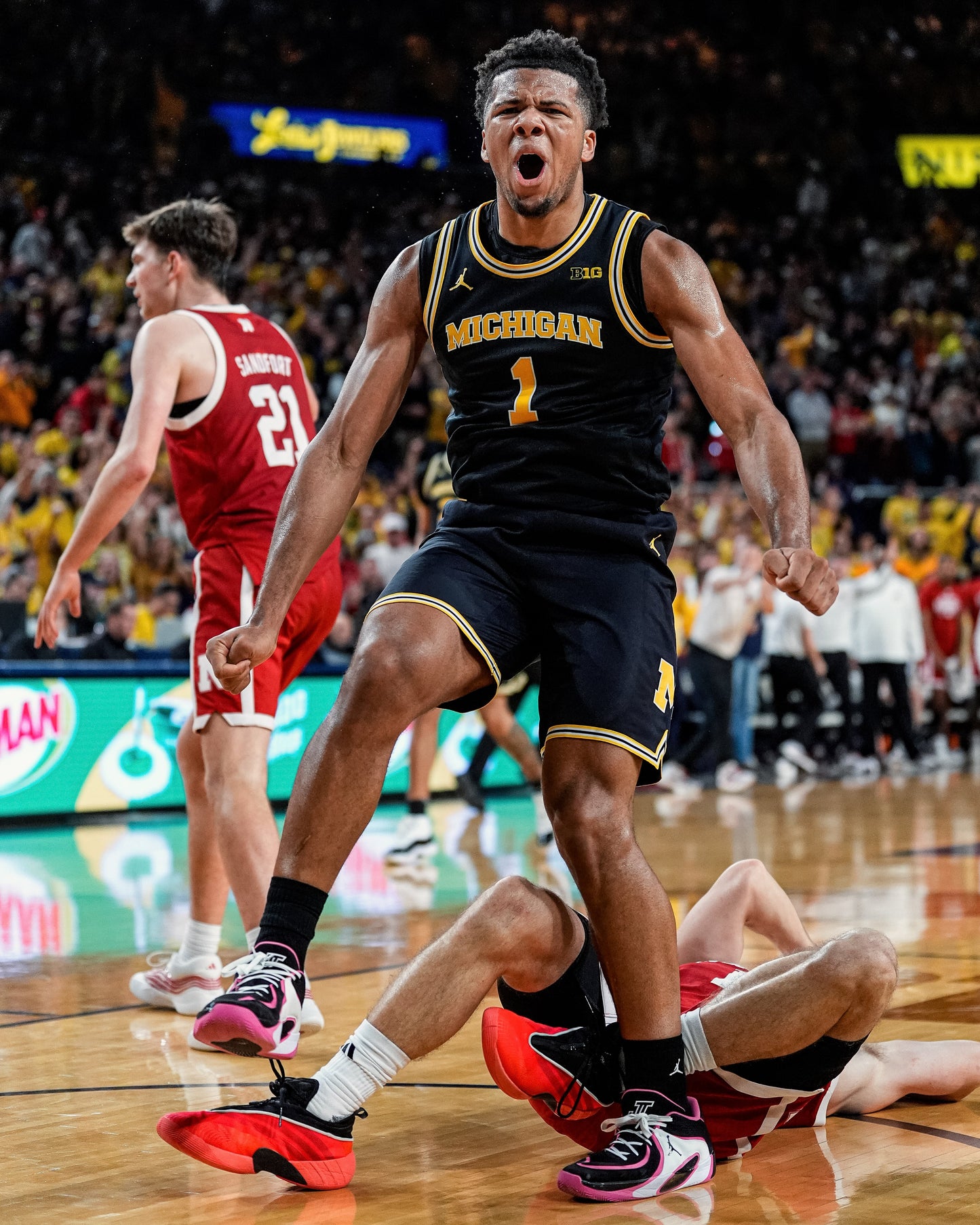 MAIZE THE ROOF: How the Michigan Wolverines Dominated College Basketball (Pediment)