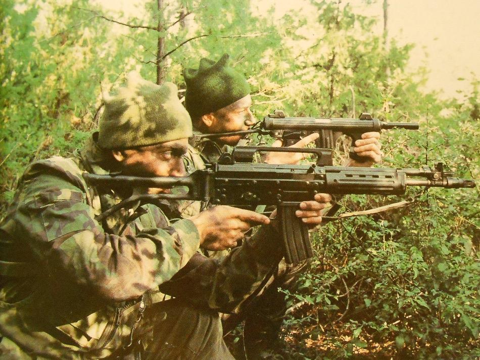 Italian Parachute Combat 2pc Set Unissued Roma-90 Woodland camouflage