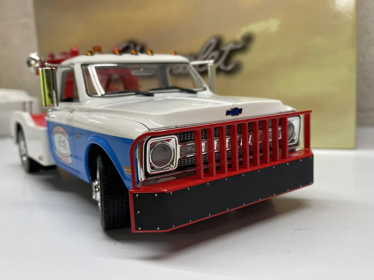 1:18 1969 Chevrolet C-30 Dually Wrecker Hazzard County Garage