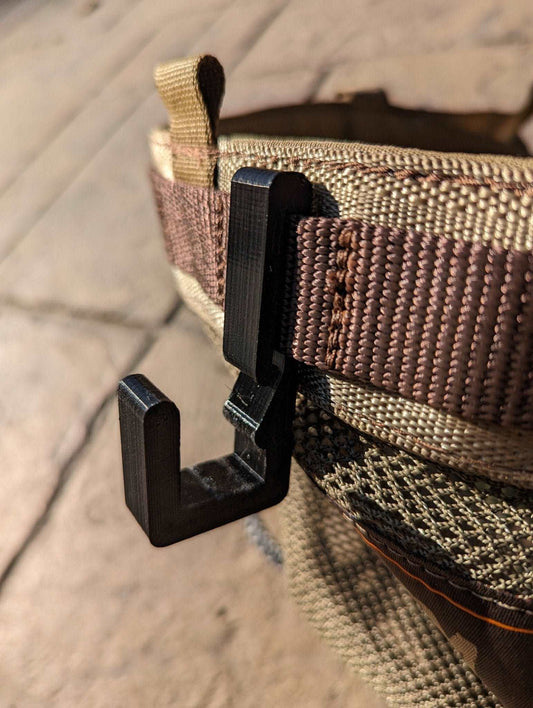 Saddle Platform Hanger for Mobile Hunting