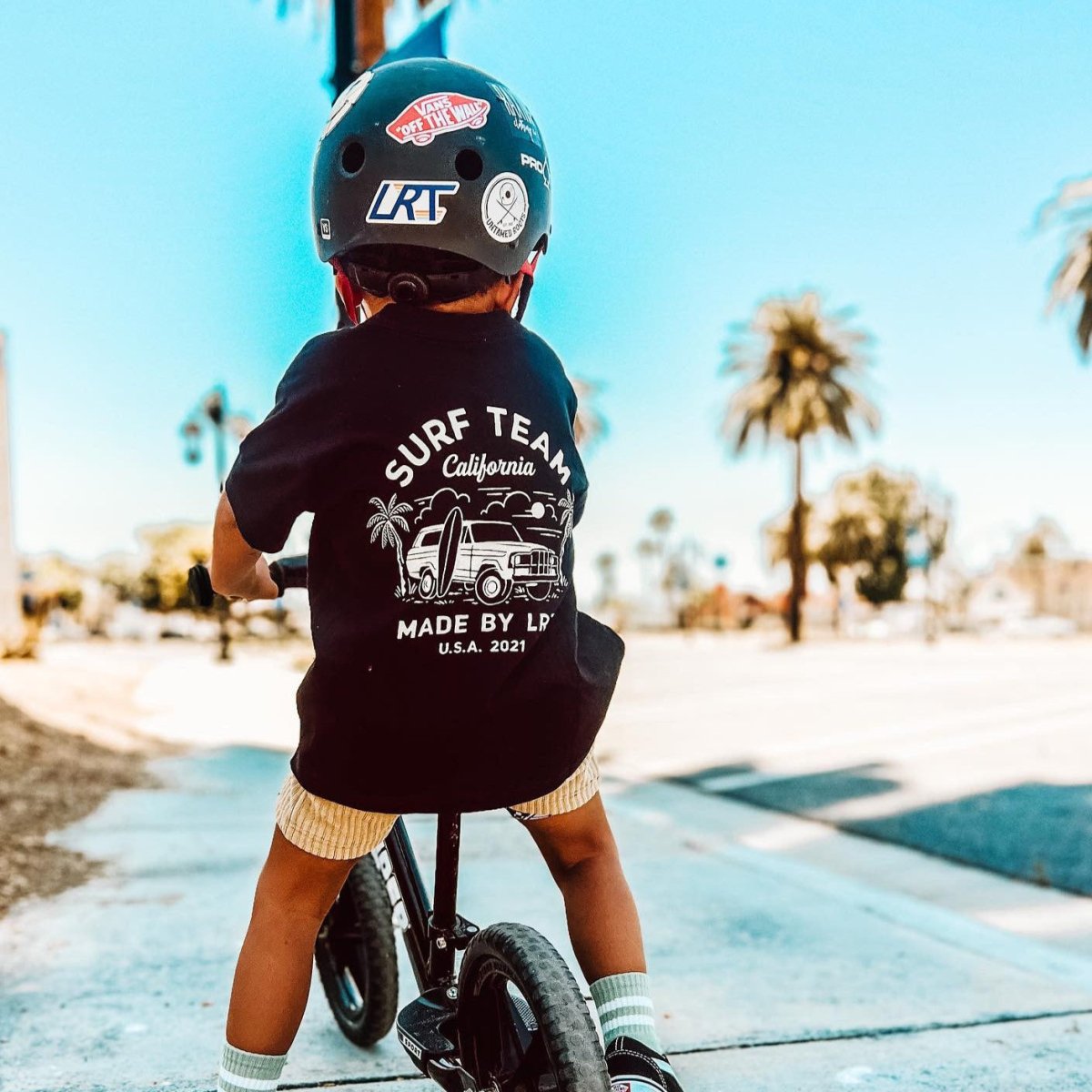 THE SURF TEAM TEE - BLACK